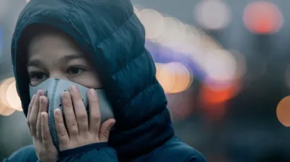 A child wearing a face mask for protection against smog. (Photo: Shutterstock)